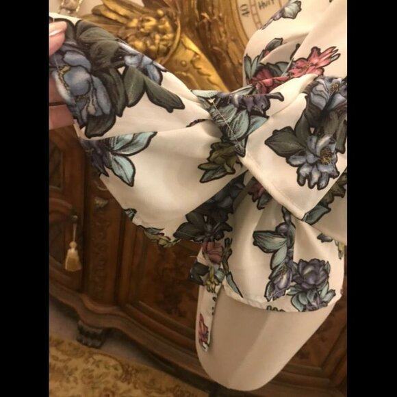 RAMPAGE. Ruffle Top Size Small with Floral Design. Wrap Around w Tie. B10 - Picture 4 of 5